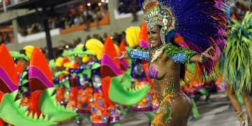 Rio Karnavalı tüm hızıyla sürüyor