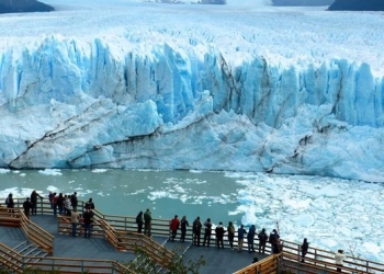 Arjantin’de dev buzul böyle bölündü (Video)