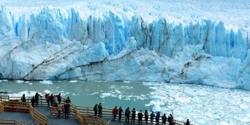 Arjantin’de dev buzul böyle bölündü (Video)
