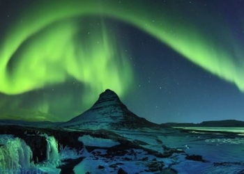 Kuzey Işıkları Britanya’yı rengarenk boyadı