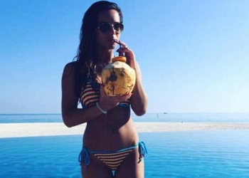 Ünlü oyuncu Maldivler tatilinde!