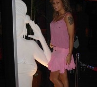 Çıplak DJ artık soyunmayacak