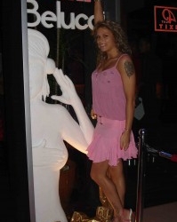 Çıplak DJ artık soyunmayacak