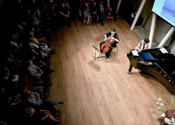 Ünlü müzisyenlerin performansı büyüledi