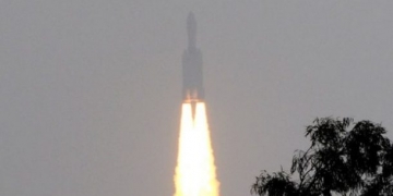 Hindistan ilk insansız uzay mekiğini fırlattı