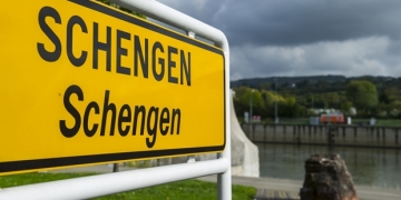 AB ülkelerinden vize serbestisine fren