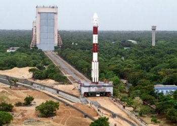 Hindistan tek seferde 20 uydu taşıyan roketi uzaya fırlattı