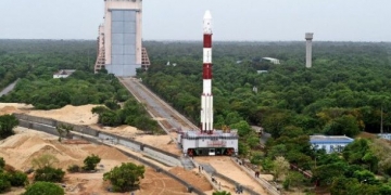 Hindistan tek seferde 20 uydu taşıyan roketi uzaya fırlattı