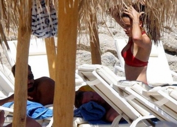 Dünyaca ünlü model Mikonos tatilinde