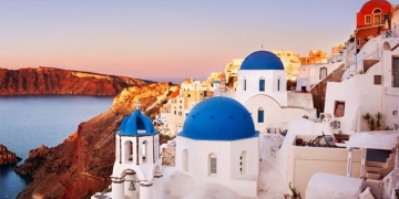 Dünyada görülmeye değer yerler arasında iki Yunan adası: Santorini & Zakynthos