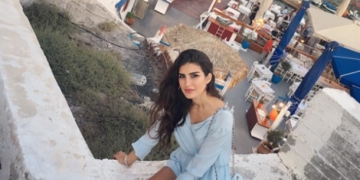 Ünlü oyuncu Yunan Adalarında tatilde