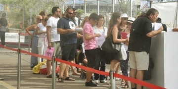 Yasak kalktı, memurlar Yunan adalarına akın etti