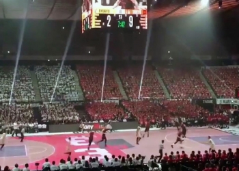 Japonya’da LED zeminli basket sahası maçı gölgede bıraktı
