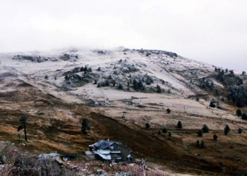 Ünlü kayak merkezine sezonun ilk karı düştü