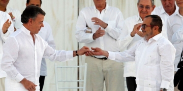Kolombiya 52 yıl sonra gelen barışı kutluyor