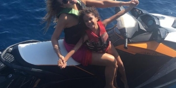 Mariah Carey Yunan Adaları tatilinde