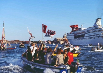 Venedik’te cruise gemileri protesto edildi