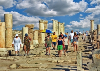 Türkiye’nin turizm gelirleri üçte bir azaldı