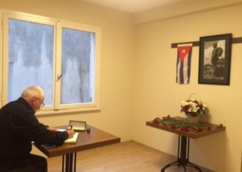 Küba Büyükelçiliğinden Fidel Anısına Taziye Defteri