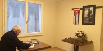 Küba Büyükelçiliğinden Fidel Anısına Taziye Defteri