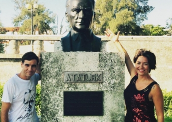 Ünlü gazeteci ve sunucu Özlem Gürses, geçtiğimiz haftalarda Karayipler’in ada ülkesi Küba’daydı.