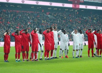 Futbol Dünyası Şehitlere Saygı Maçında Bir Araya Geldi