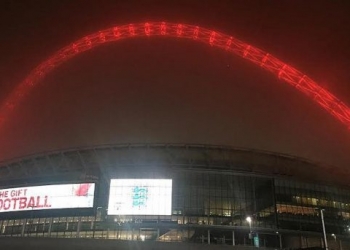 Wembley İstanbul İçin Kırmızıya Büründü