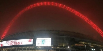 Wembley İstanbul İçin Kırmızıya Büründü