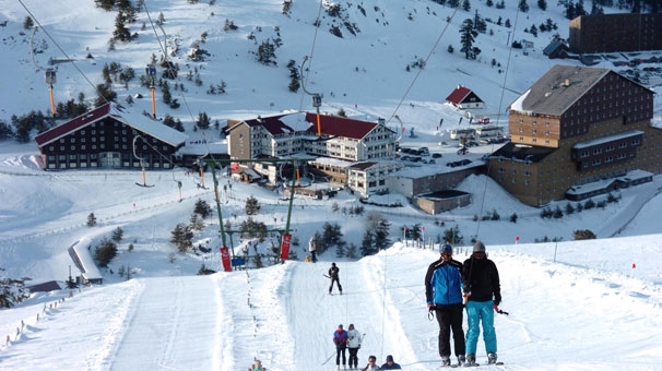 Kar yağışını etkisini artırmasıyla birlikte Türkiye’nin önemli kayak merkezlerinde kar seviyeleri de istenilen düzeye gelmeye başladı.
