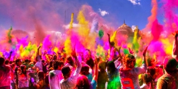 Holi fest turizmtatilseyahat