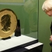 Elizabeth'in Dev Altın Sikkesi, Müzeden Çalındı 12 2.Elizabeth Altin Sikkesi Çalindi