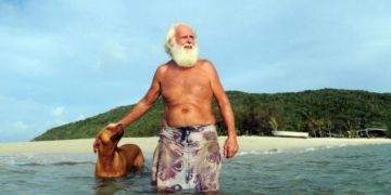 Milyonları Vardı Şimdi Tropik Bir Adada Yaşıyor