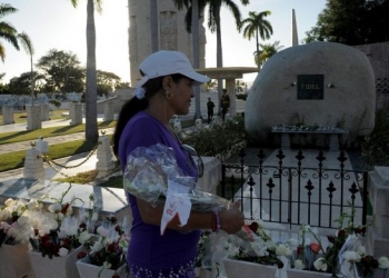 Fidel Castro’nun Mezarı Ziyaretçi Akınına Uğruyor