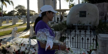 Fidel Castro’nun Mezarı Ziyaretçi Akınına Uğruyor