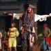 Johnny Depp, Disneyland'da Kaptan Jack Sparrow Karakterini Canlandırdı 12 Johnny Depp Disneyland Jack Sparrow