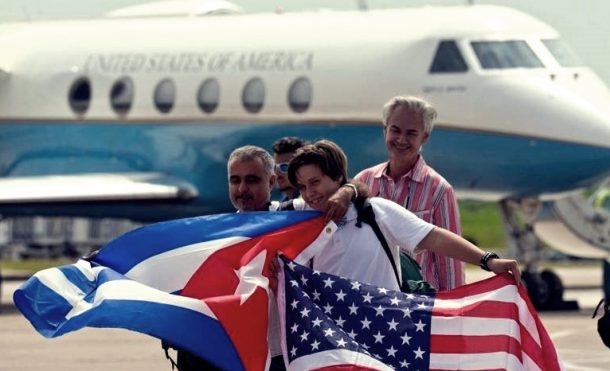 Küba'da bayrakların yakılması yasak