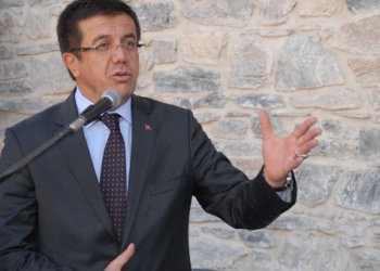 Ekonomi Bakanı Nihat Zeybekçi