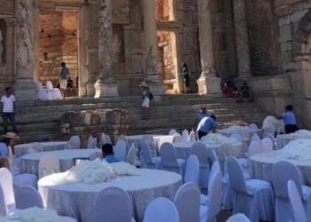 Efes Antik Kentinde Sünnet Düğünü İddiası