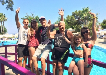 Rus Turist Türkiye’de Tatil Yapmanın Mutluluğunu Yaşıyor