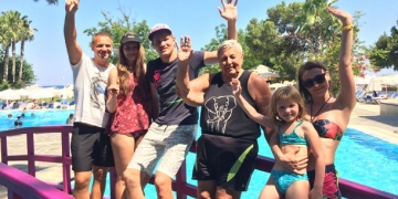 Rus Turist Türkiye’de Tatil Yapmanın Mutluluğunu Yaşıyor