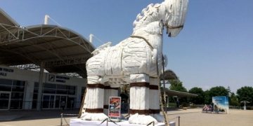 Antalya Dış Hatlar Terminali’nde Troia Rüzgarı