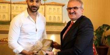Ünlü Bollywood yıldızı Abraham Antalya’da
