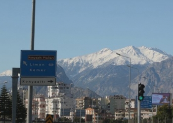 İki Mevsim Bir Arada: Dağlarında Kar, Sahillerinde Bahar