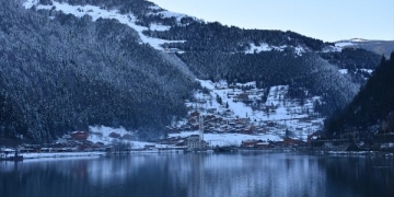 Uzungöl’ün “seyir terası”nda manzara keyfi