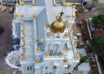 İbadete açılan ‘Demir Kilise’ye ziyaretçi akını!