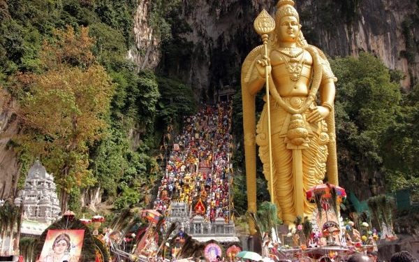 Hindular Malezya’da Thaipusam bayramını 1 600x400 1