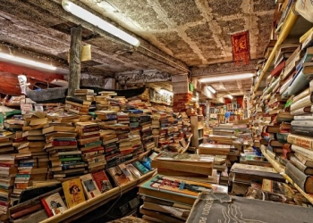 Venedik’te sıra dışı bir kitapçı: Libreria Acqua Alta…