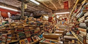 Venedik’te sıra dışı bir kitapçı: Libreria Acqua Alta…