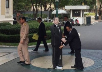 Tayland Başbakanı Prayut Çan-oça: Karton maketime sorun!