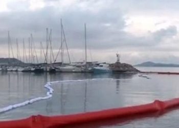 Fuel-oil sızan Urla Limanı kapatıldı!